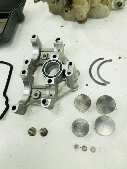 10-18 2011 RMZ250 RMZ 250 OEM Cylinder Head Engine Top End Valves Valve Assembly