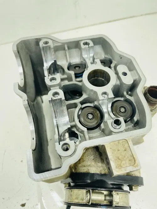 10-18 2011 RMZ250 RMZ 250 OEM Cylinder Head Engine Top End Valves Valve Assembly