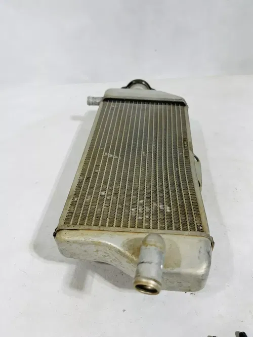 2006 Yamaha YZ450F OEM Right Fill Side Radiator - Yamaha Yz 450f *SLIGHT BEND
