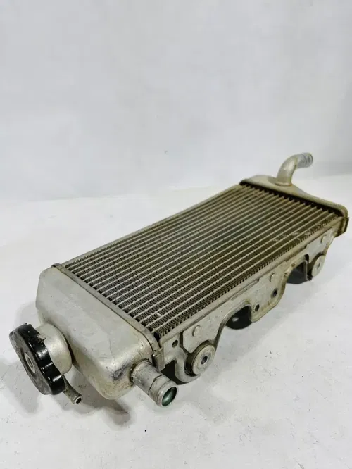 2006 Yamaha YZ450F OEM Right Fill Side Radiator - Yamaha Yz 450f *SLIGHT BEND