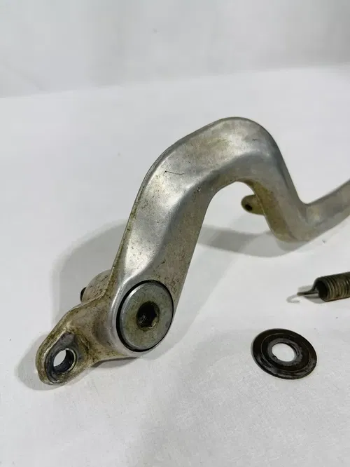 00-07 SUZUKI DRZ 400E DRZ 400 DRZ400E OEM REAR BRAKE PEDAL 43120-29F00  2001