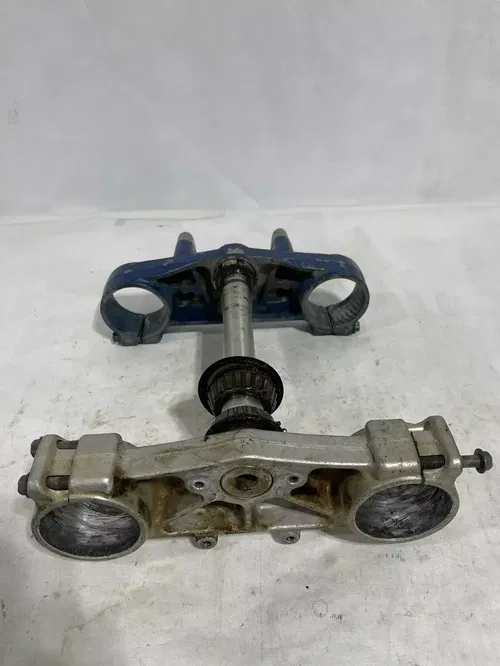 2005 YZ250F Triple Clamps OEM Triple Tree Clamp Bar Mounts Yamaha YZ 250F 2005