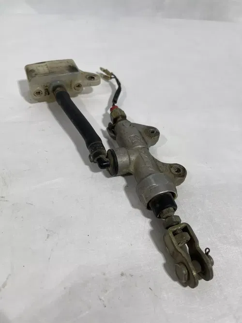 2000 - 2002 YAMAHA YZ 426F REAR BRAKE MASTER CYLINDER Oem Yz426f