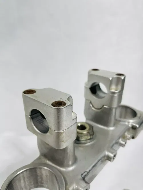 2001 SUZUKI DRZ400E Drz 400 OEM W/Bar Raisers Triple Tree Stem Clamp 51410-29F00