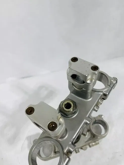2001 SUZUKI DRZ400E Drz 400 OEM W/Bar Raisers Triple Tree Stem Clamp 51410-29F00