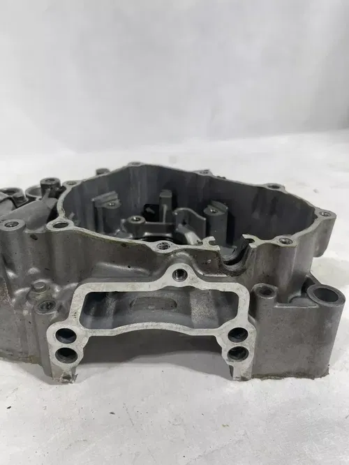 02-05 2002 YZ250F YZ250 YAMAHA ENGINE LEFT CASE MOTOR CRANKCASE BOTTOM OEM $