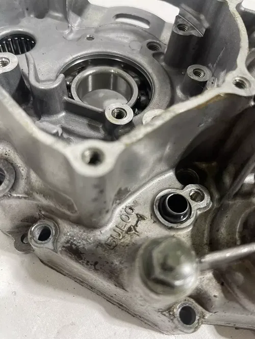 02-05 2002 YZ250F YZ250 YAMAHA ENGINE LEFT CASE MOTOR CRANKCASE BOTTOM OEM $