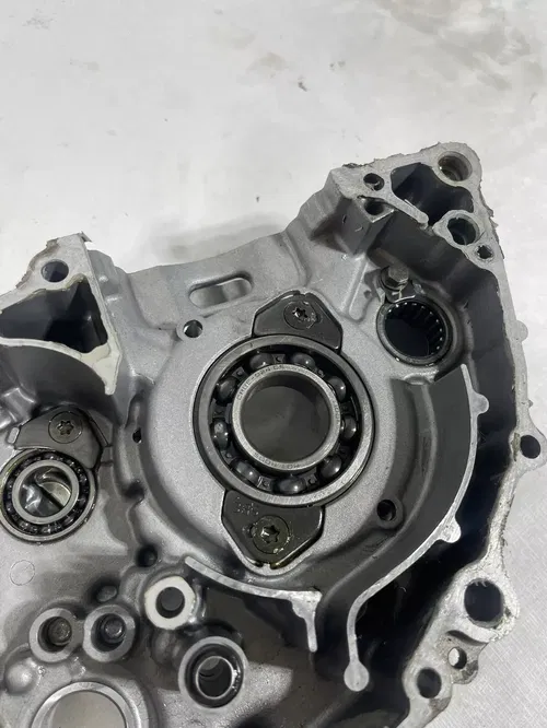 02-05 2002 YZ250F YZ250 YAMAHA ENGINE LEFT CASE MOTOR CRANKCASE BOTTOM OEM $