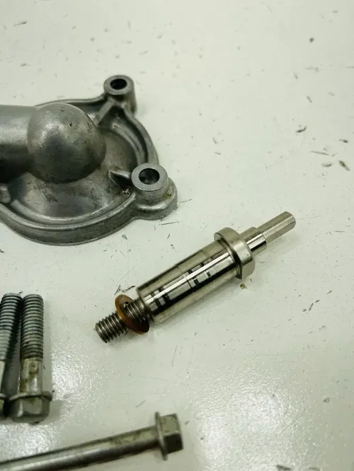 2008 HONDA CRF450R OEM ENGINE WATER PUMP W / HOUSING 19221-MEN-850 19241-MEB-670