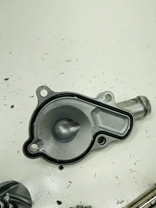 2008 HONDA CRF450R OEM ENGINE WATER PUMP W / HOUSING 19221-MEN-850 19241-MEB-670