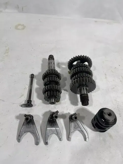 2005 Yamaha YZ250F YZ 250F OEM Bottom End Transmission Gear Box Fits 2002 - 2007