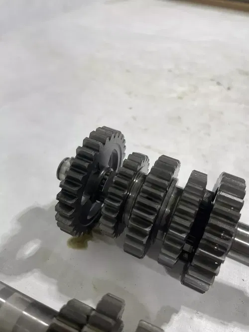 2005 Yamaha YZ250F YZ 250F OEM Bottom End Transmission Gear Box Fits 2002 - 2007
