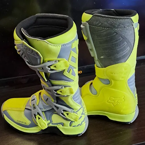 Youth Fox Racing Boots - Size 5