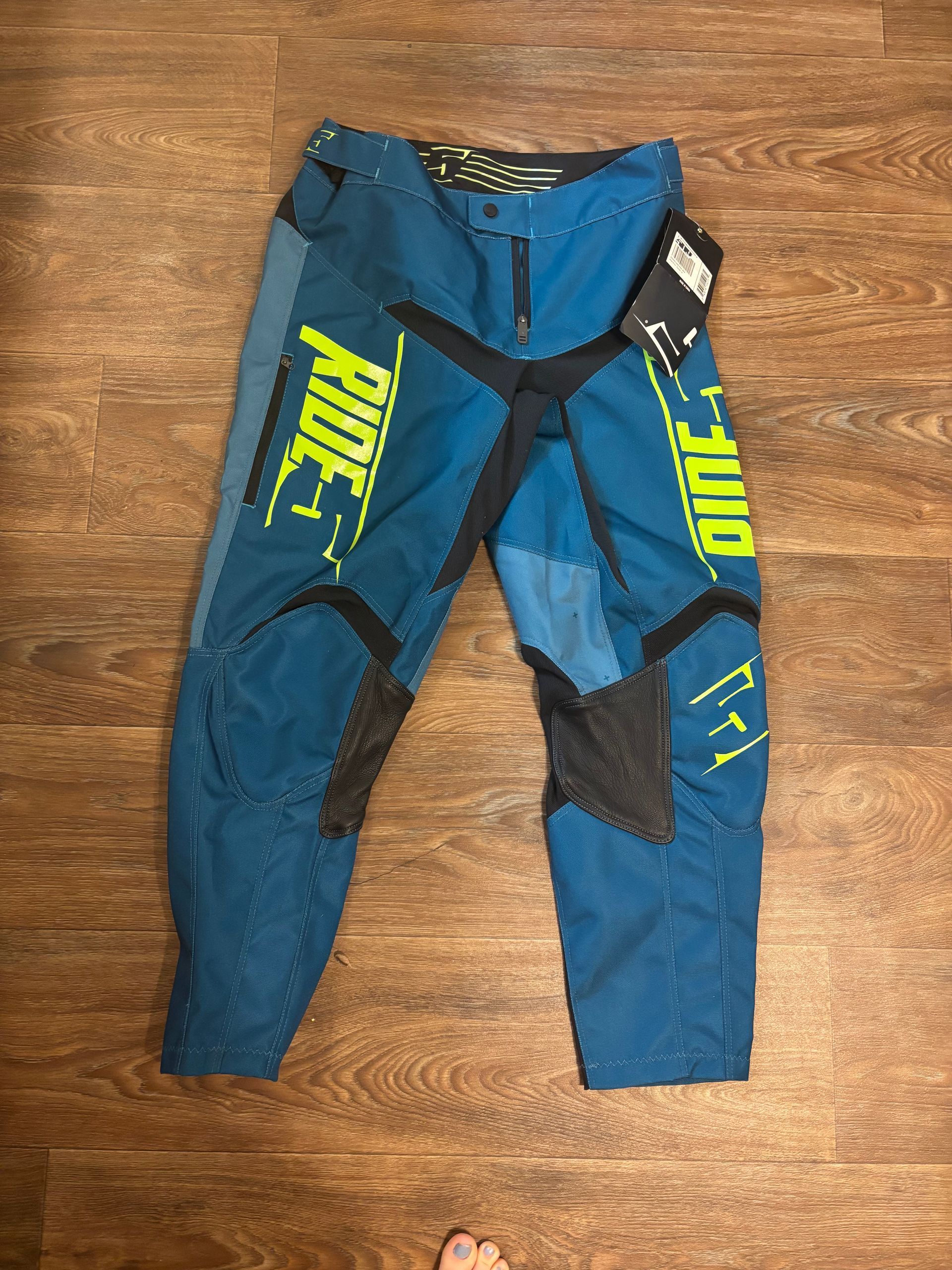 NWT Cyan Navy Hextant Color 509 Ridge Riding Pants Size 32 Waist