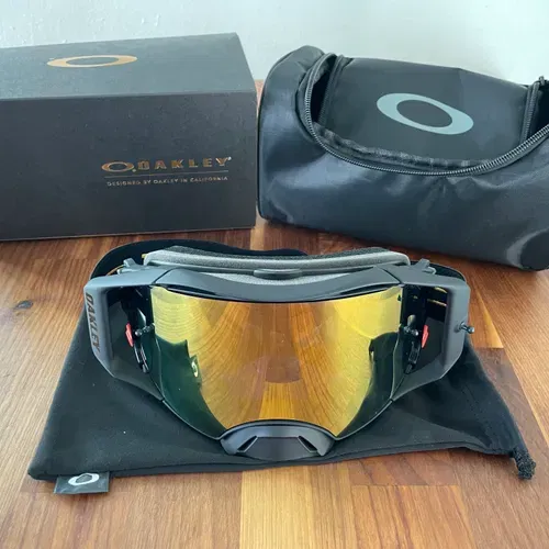 LE Triple Crown Oakley Airbrakes | MX Locker