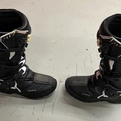 Youth Fox Comp 3 Boots Size 4 MX Locker