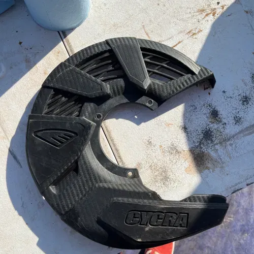 cycra disk guard and mount (fits '14-'20 yamaha yz250f/450f)