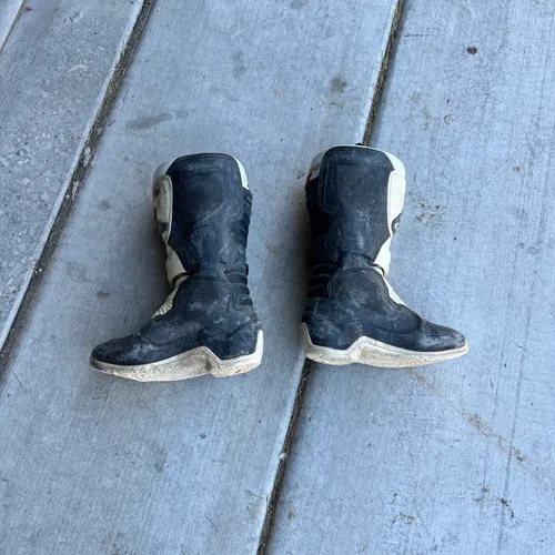 Youth Alpinestars Boots - Size 2