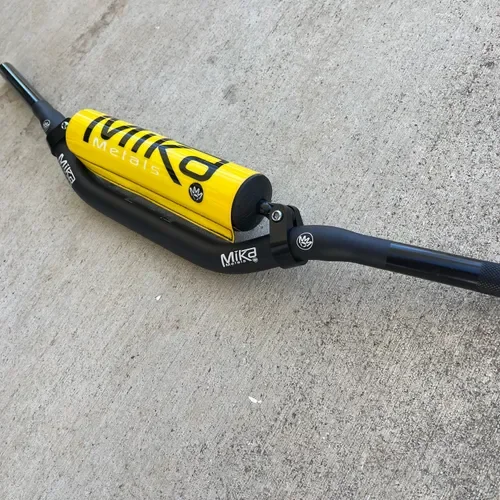 Mika Metals Pro Series Handlebars Mini
Low Bend 1 1/8 Inch Black/Yellow