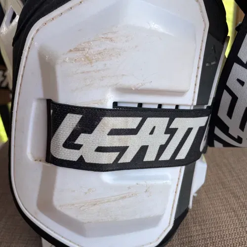 Leatt 5.5 Pro HD Chest Protector, Medium