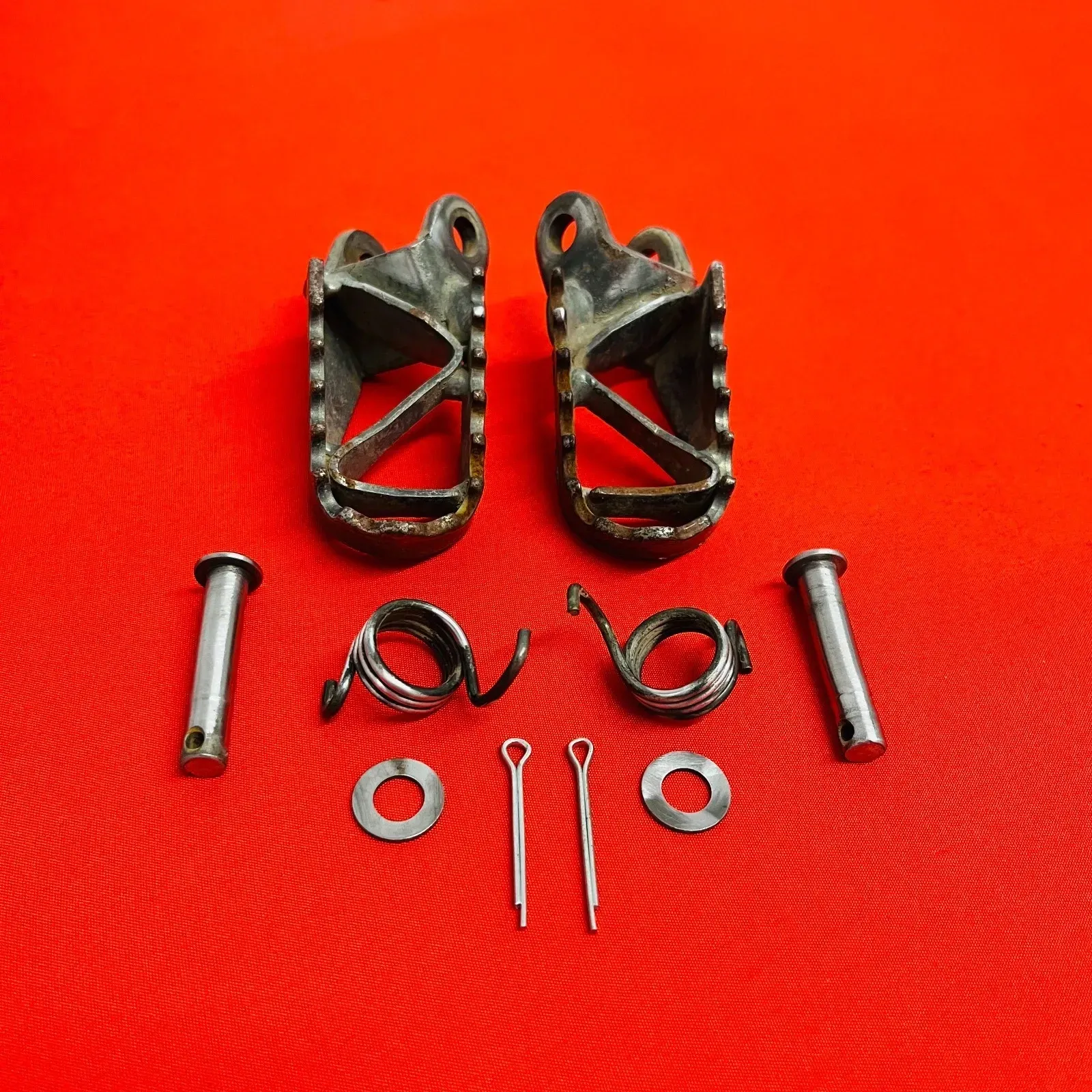 CR85 FOOTPEGS KIT FOOT PEGS RESTS GENUINE OEM HONDA CR 80 85 R B (1996-2008)