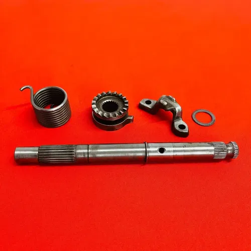 1982 CR125 KICK START SHAFT STARTER SPINDLE GENUINE OEM HONDA CR 125 R