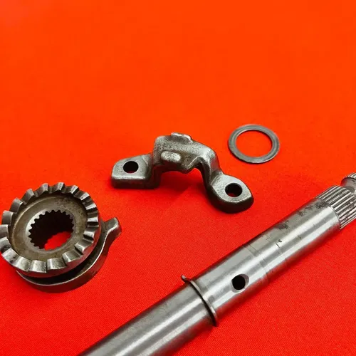1982 CR125 KICK START SHAFT STARTER SPINDLE GENUINE OEM HONDA CR 125 R