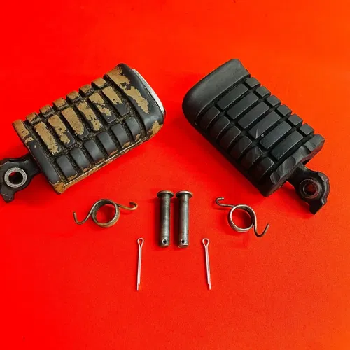 DT50 Foot Pegs Wide Footpegs Genuine OEM YAMAHA 1988 DT50LC DT 50 LC (1988-1990)