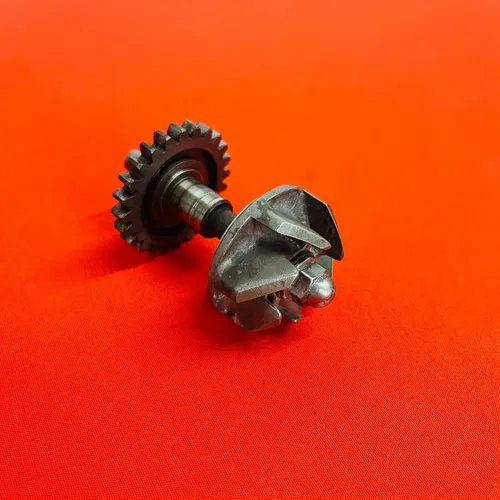 1982 CR125 WATER PUMP IMPELLER SHAFT GENUINE OEM HONDA CR 125 R 19230-KA3-000