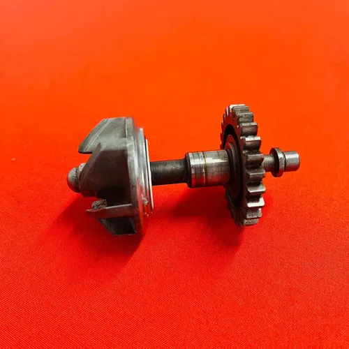 1982 CR125 WATER PUMP IMPELLER SHAFT GENUINE OEM HONDA CR 125 R 19230-KA3-000