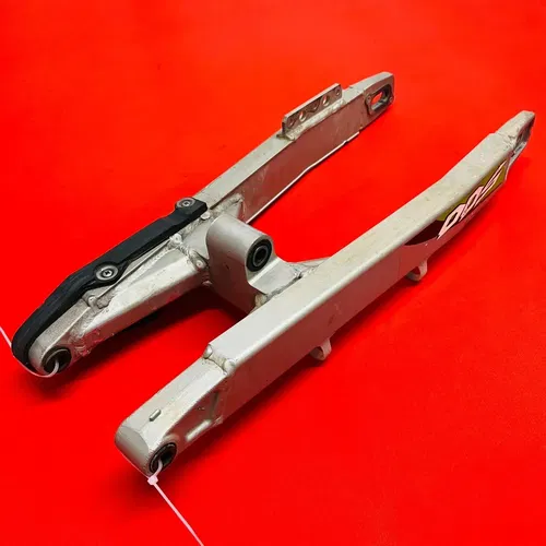 KX500 SWINGARM SWING ARM GENUINE OEM KAWASAKI KX 500 (1996-2004)