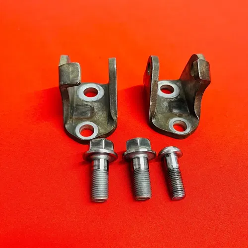 CR125 FOOT PEG MOUNTS BRACKETS Genuine OEM HONDA CR 125 R (2000-2001)