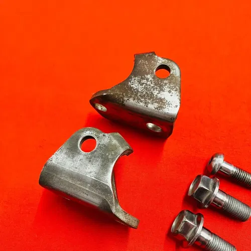 CR125 FOOT PEG MOUNTS BRACKETS Genuine OEM HONDA CR 125 R (2000-2001)