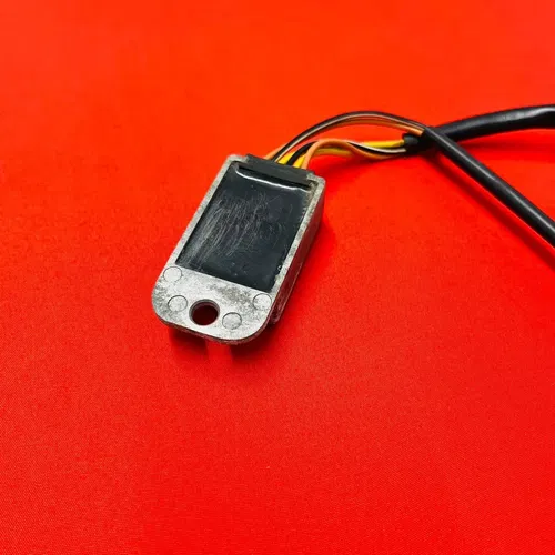RM250 CHARGE CONTROL CONDENSER REGULATOR GENUINE OEM SUZUKI RM 250 (1996-2000)