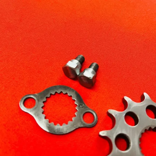 CRF150R FRONT SPROCKET 14t MOUNT BOLT GENUINE OEM HONDA CRF 150 R RB (2007-2024)
