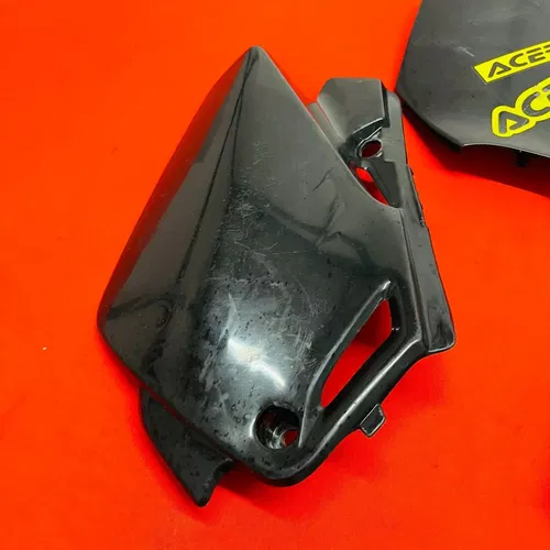 CR85 NUMBER PLATES SIDE COVERS BLACK PLASTICS UFO HONDA CR 85 R RB (2003-2008)