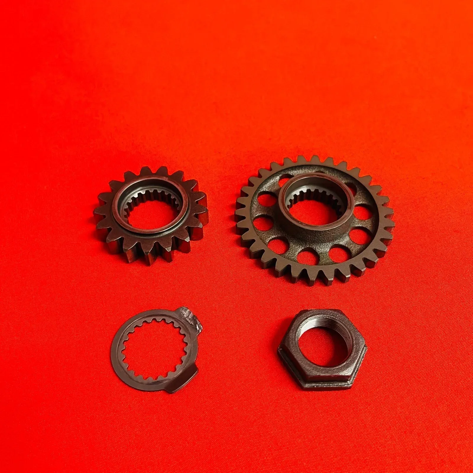 YZ250F PRIMARY DRIVE GEARS CRANK NUT GENUINE OEM YAMAHA YZ 250 F (2006-2009)