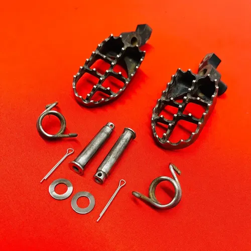 CR125 FOOTPEGS KIT NEW PINS FOOT PEGS RESTS Genuine OEM HONDA CR 125 R 2000-2001