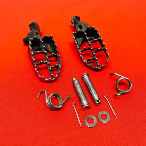 CR125 FOOTPEGS KIT NEW PINS FOOT PEGS RESTS Genuine OEM HONDA CR 125 R 2000-2001
