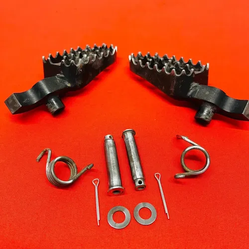 CR125 FOOTPEGS KIT NEW PINS FOOT PEGS RESTS Genuine OEM HONDA CR 125 R 2000-2001