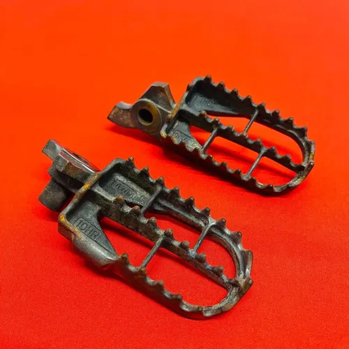 RMZ250 Footpegs Foot Pegs Kit Pins Rests Genuine OEM SUZUKI RMZ 250 (2007-2009)