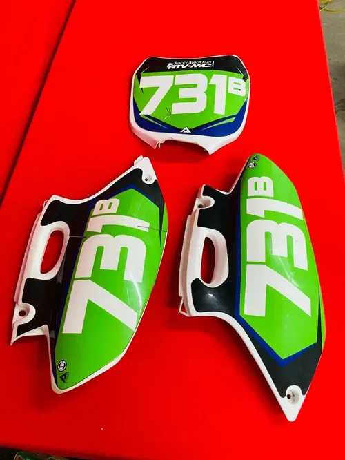 YZ250F NUMBER PLATES KIT PLASTICS #731 OEM GENUINE YAMAHA YZ WR 250 F (01-02)