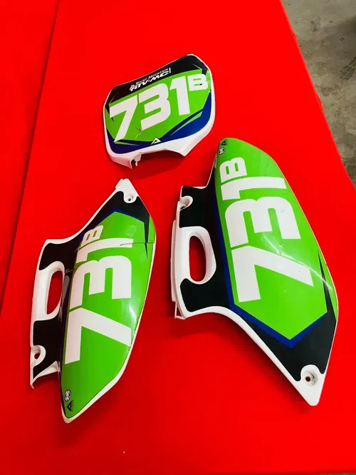 YZ250F NUMBER PLATES KIT PLASTICS #731 OEM GENUINE YAMAHA YZ WR 250 F (01-02)