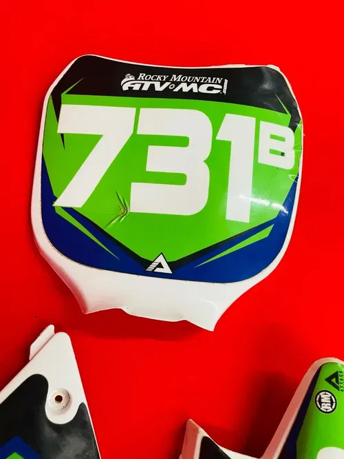 YZ250F NUMBER PLATES KIT PLASTICS #731 OEM GENUINE YAMAHA YZ WR 250 F (01-02)