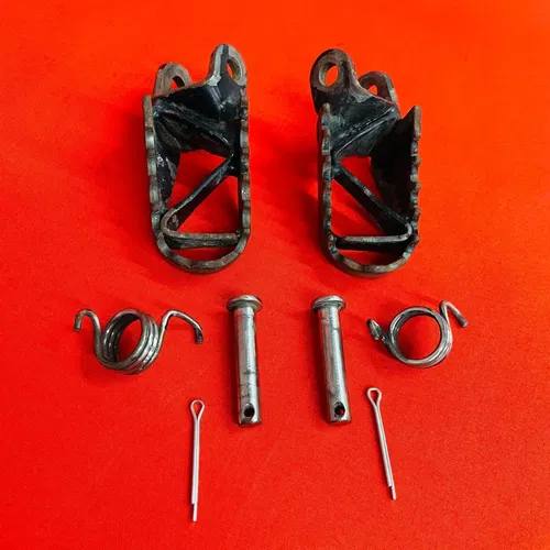 CR80 FOOT PEGS KIT FOOTPEGS GENUINE OEM HONDA CR 80 R B (1996-2002)