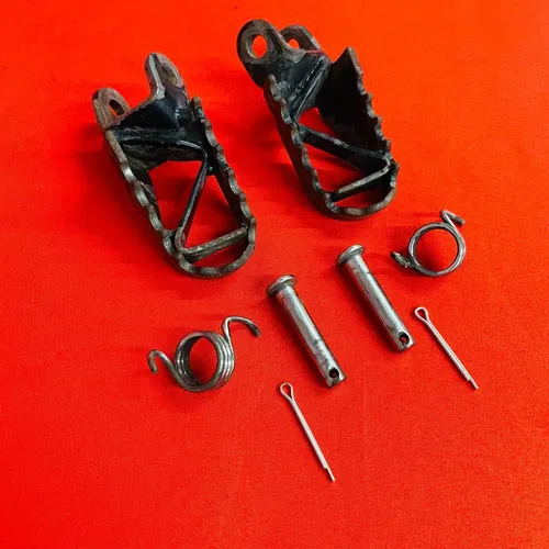 CR80 FOOT PEGS KIT FOOTPEGS GENUINE OEM HONDA CR 80 R B (1996-2002)