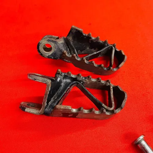 CR80 FOOT PEGS KIT FOOTPEGS GENUINE OEM HONDA CR 80 R B (1996-2002)