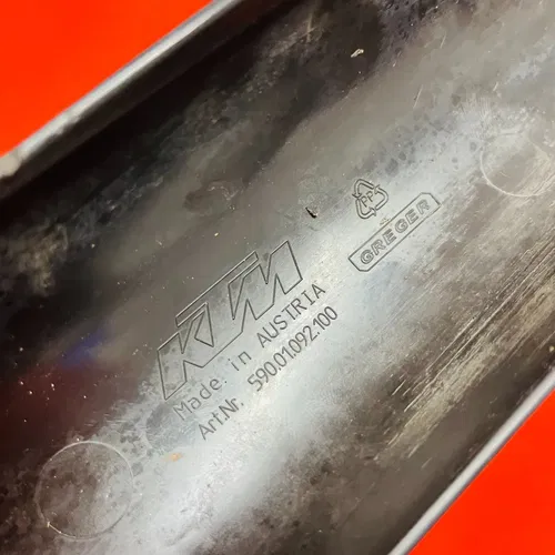 KTM200 Fork Guards Covers Bolts Genuine OEM KTM 125 200 SX EXC MXC (2001-2003)