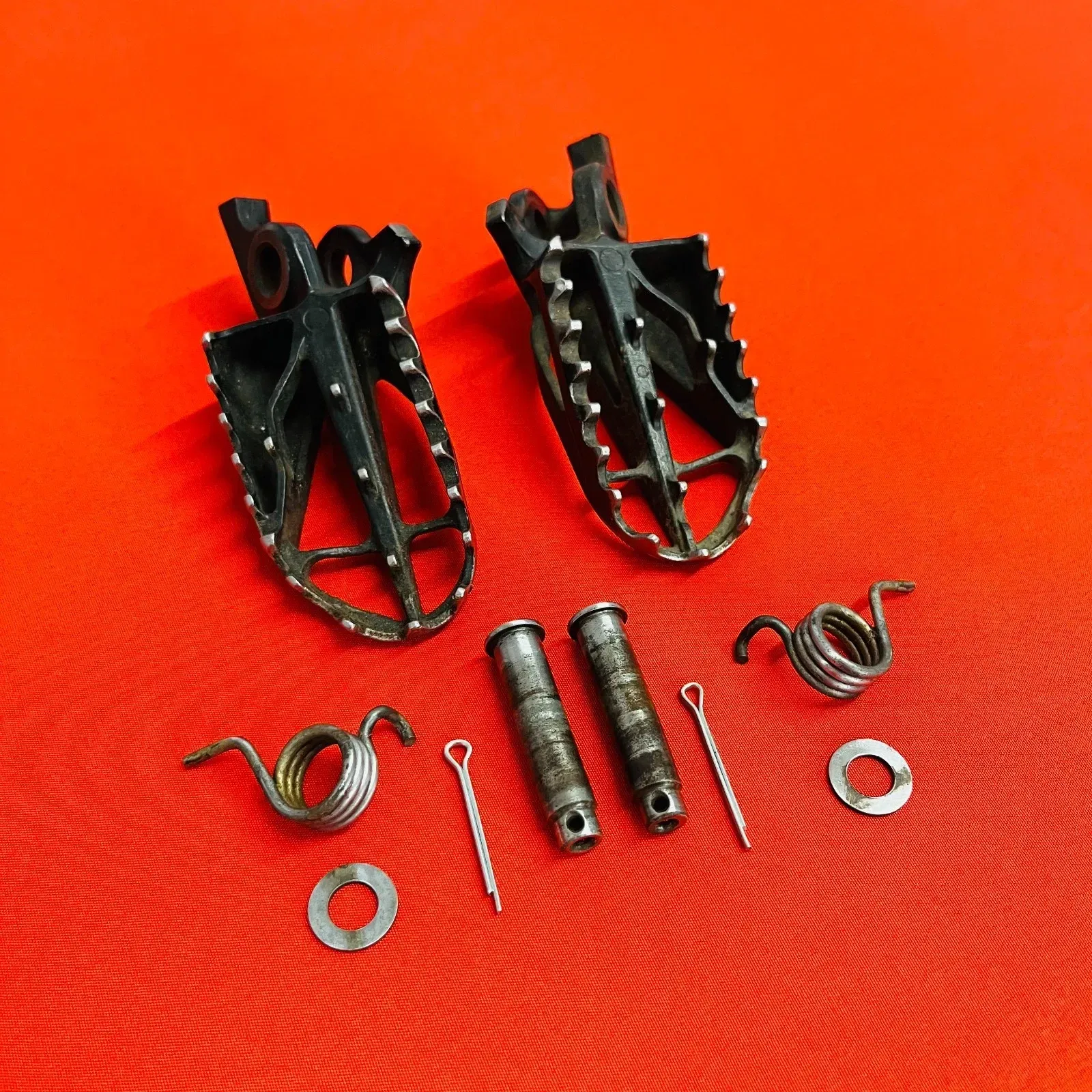 CRF250R FOOTPEGS KIT FOOT PEGS RESTS GENUINE OEM HONDA CRF 250 R (2004-2008)