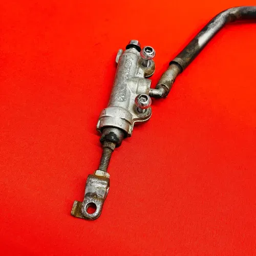CR85 REAR BRAKE MASTER CYLINDER GENUINE OEM HONDA CR 80 85 R B 1996-2004